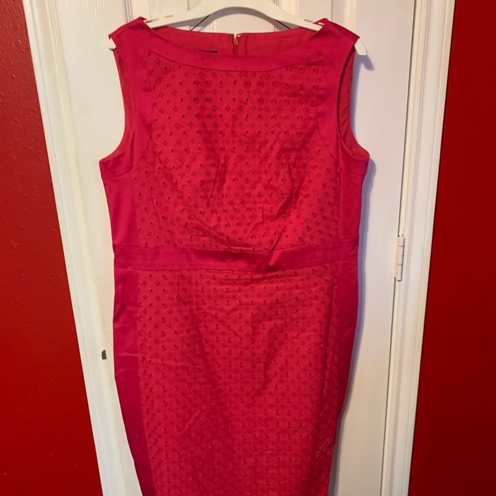 Dress. Eyelet. Lightweight. Lined.